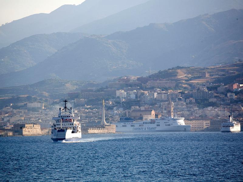 Messina_from_the_sea.jpg